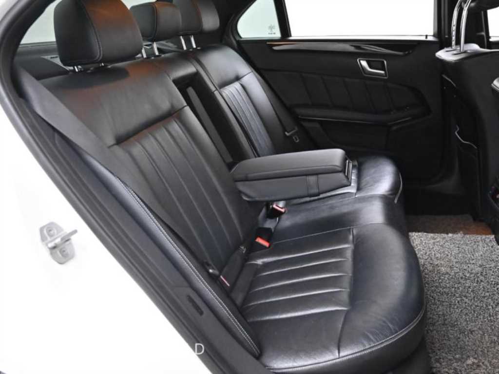 Mercedes Benz E class - Vista 12