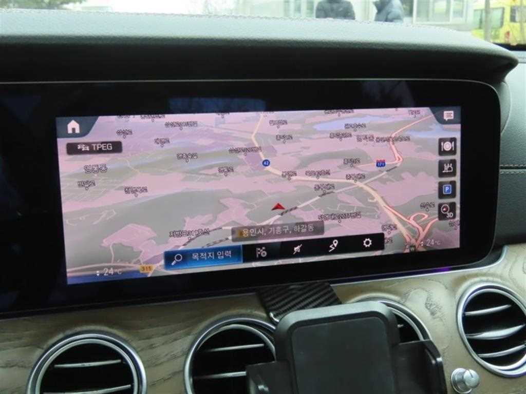 Mercedes Benz E class - Vista 8