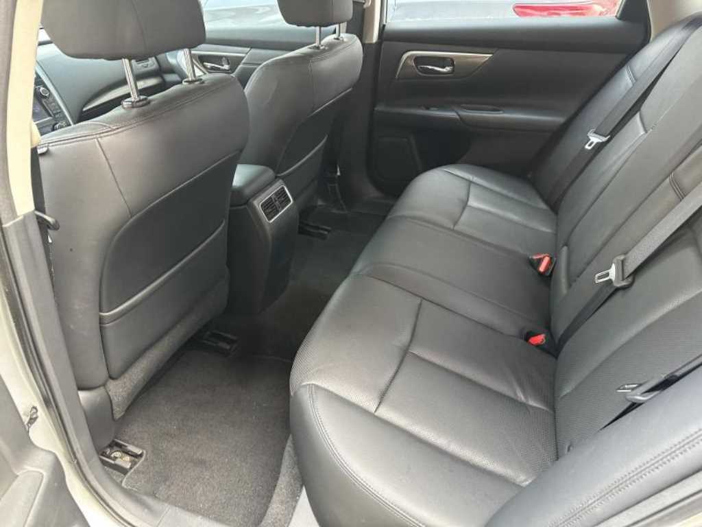 Nissan Altima - Vista 5
