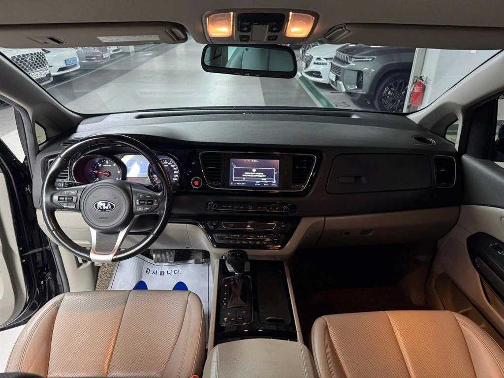 KIA Carnival - Vista 8
