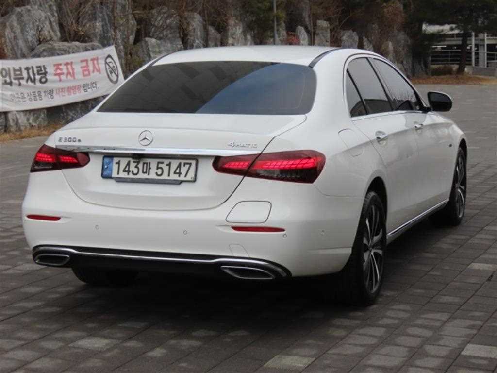 Mercedes Benz E class - Vista 3