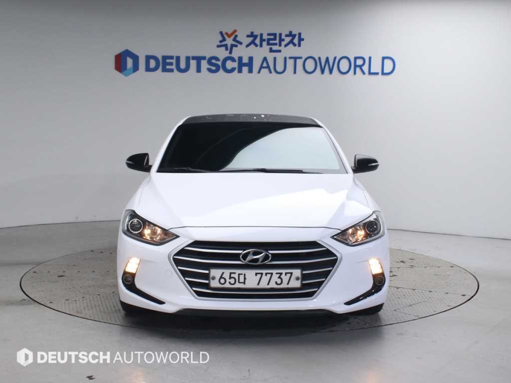 HYUNDAI Avante - Vista 3