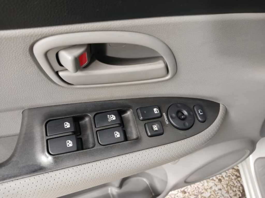 KIA Carens - Vista 9