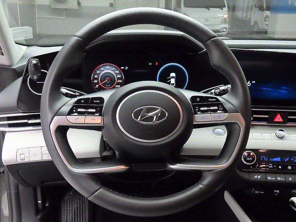 HYUNDAI Avante - Vista 7