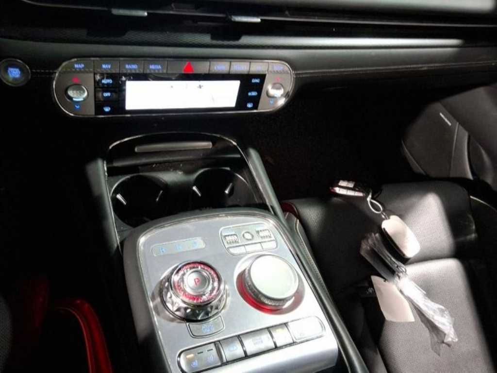 Genesis G90 - Vista 12