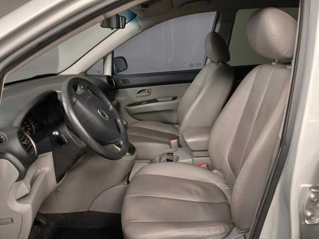 KIA Carens - Vista 7