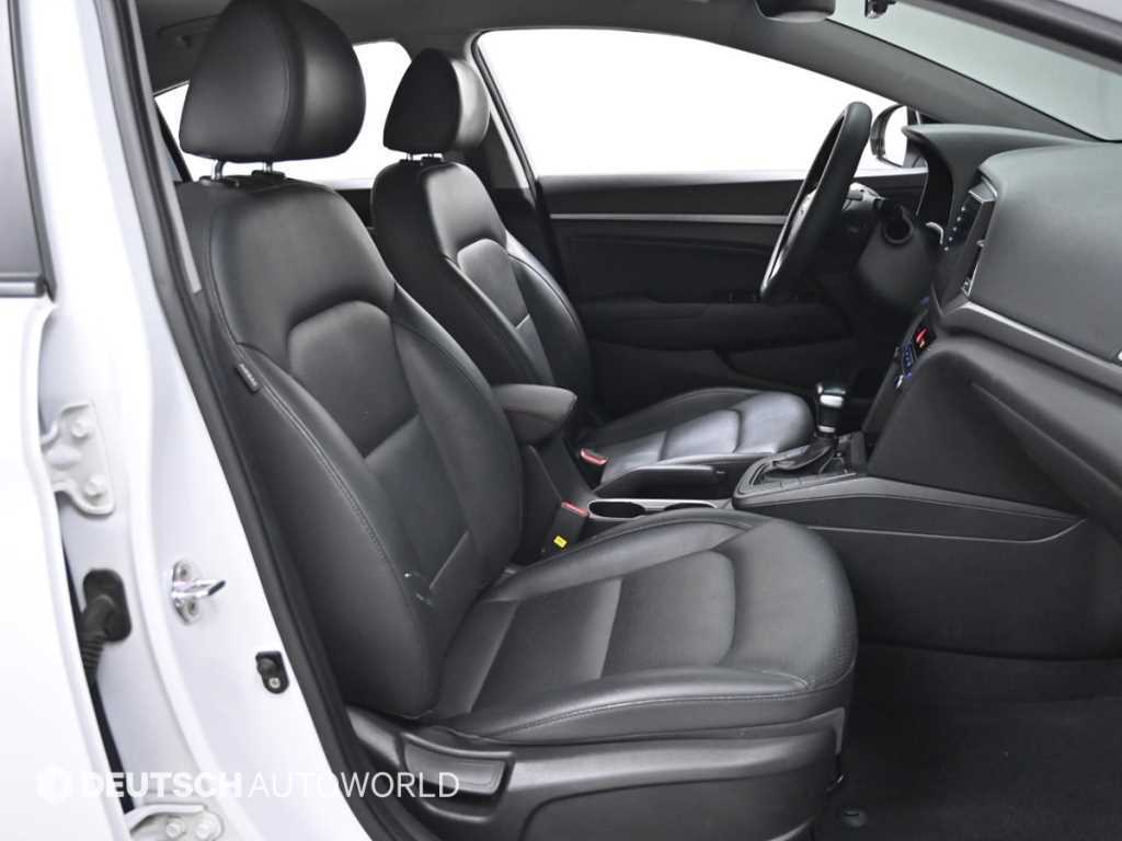 HYUNDAI Avante - Vista 10