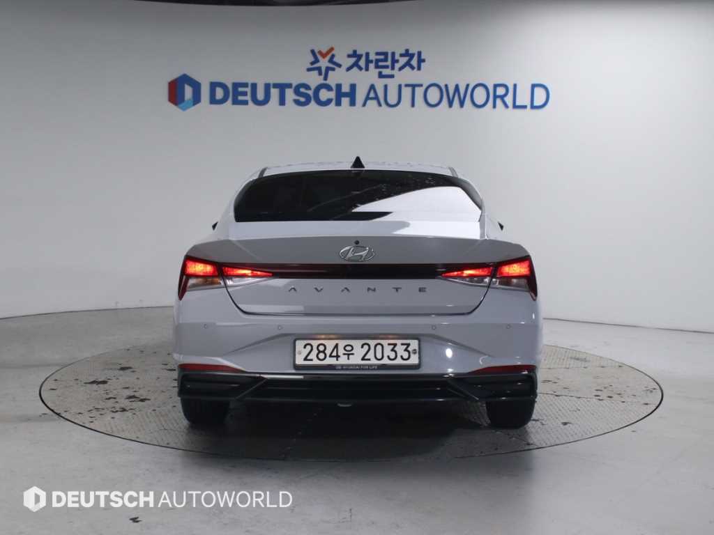 HYUNDAI Avante - Vista 4