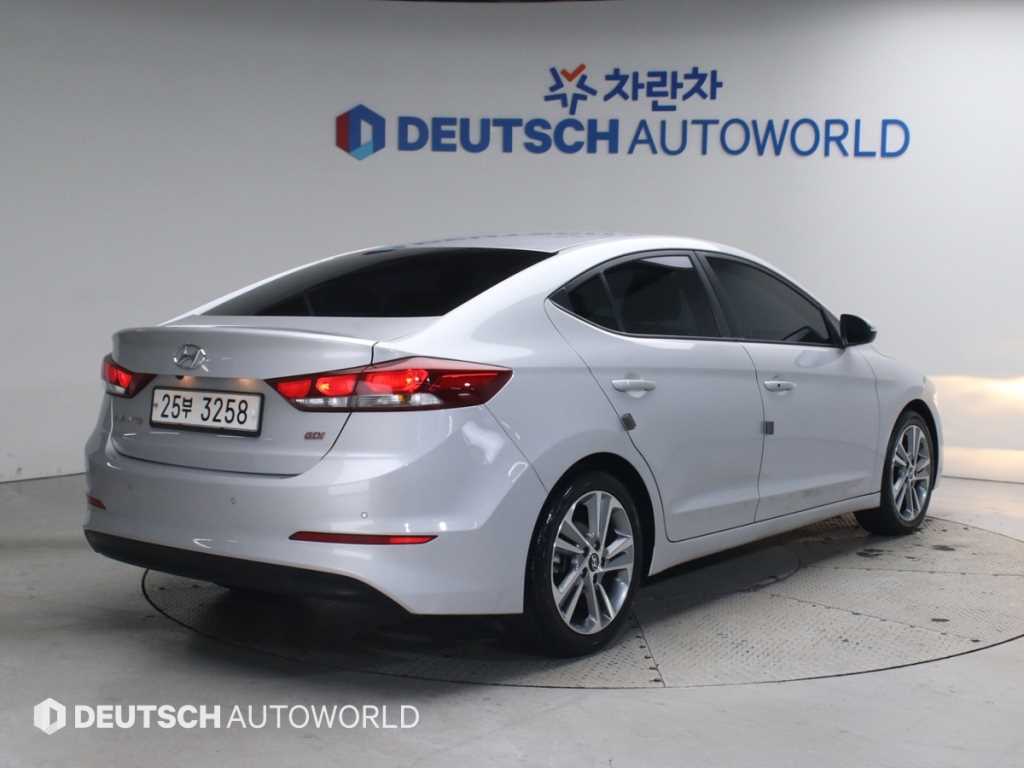 HYUNDAI Avante - Vista 2