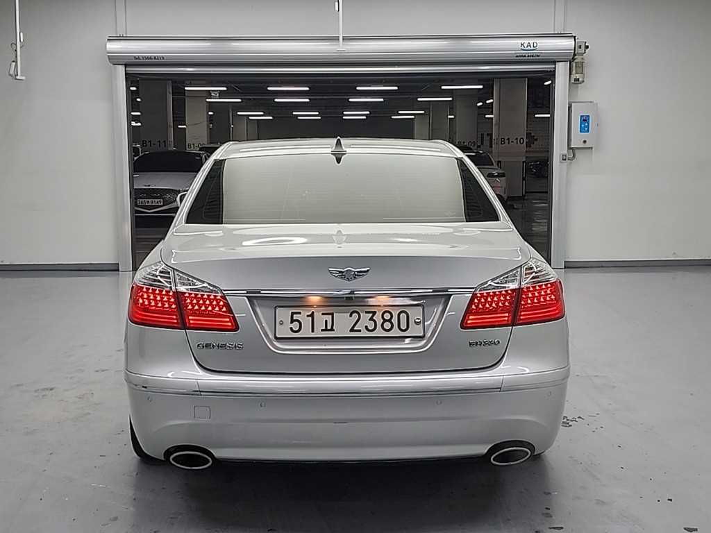 HYUNDAI Genesis - Vista 3