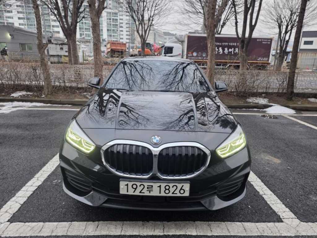 BMW 1 series 2022 Negro - Importación desde Corea - HF Imports Iquique - Foto 1