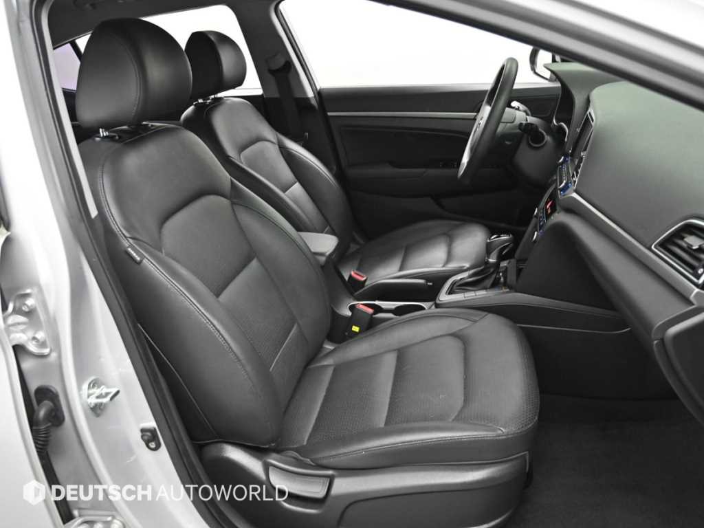 HYUNDAI Avante - Vista 10