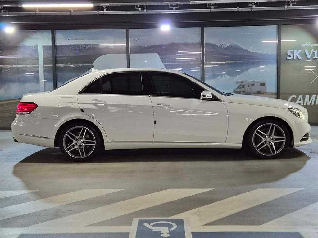 Mercedes Benz E class - Vista 3