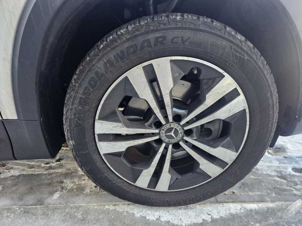 Mercedes Benz GLB Class - Vista 12