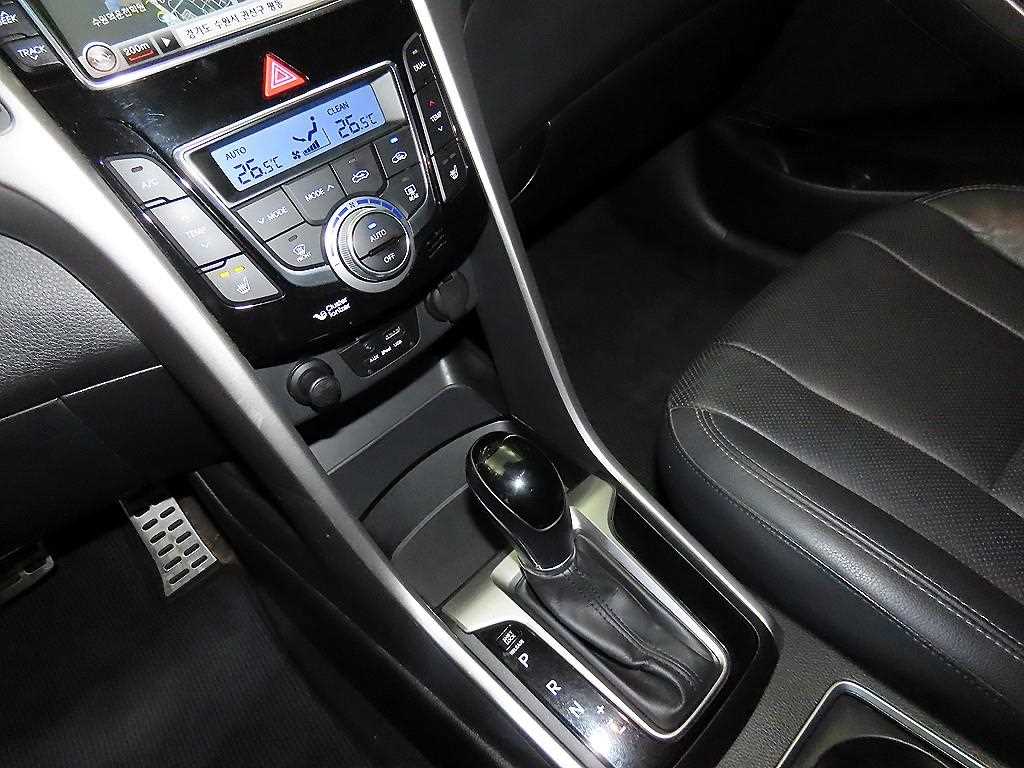 HYUNDAI i30 - Vista 12