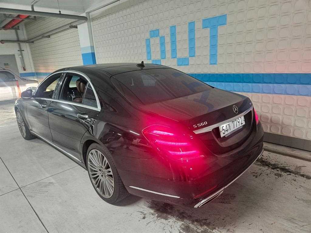 Mercedes Benz S Class - Vista 5