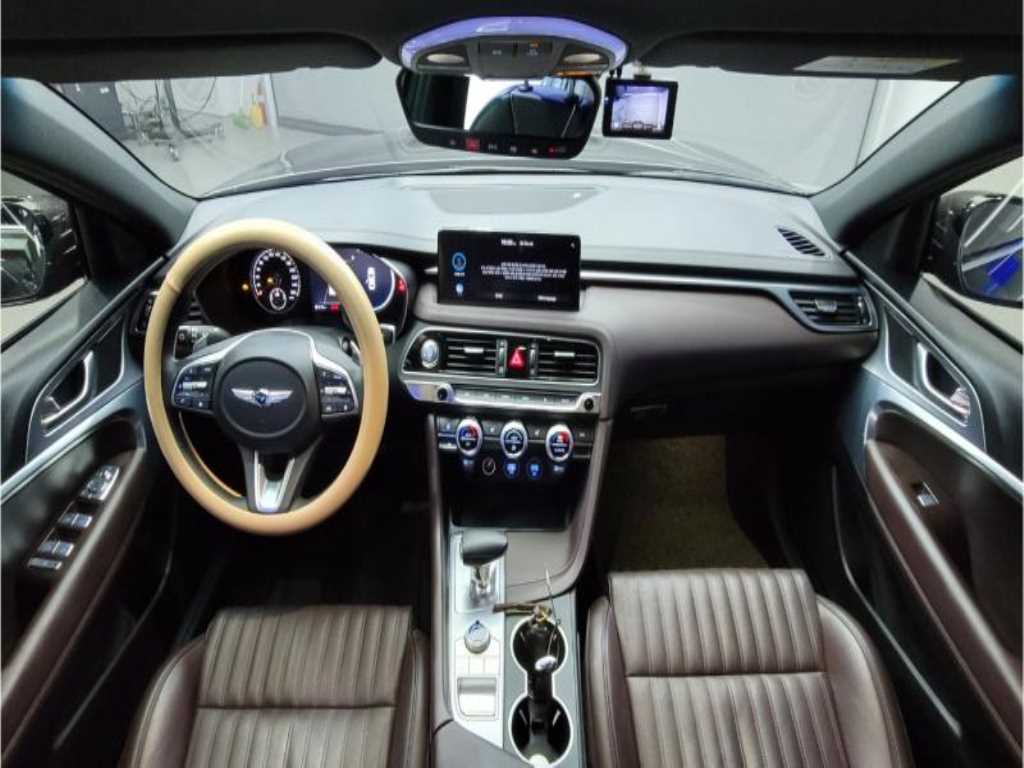 Genesis G70 - Vista 9