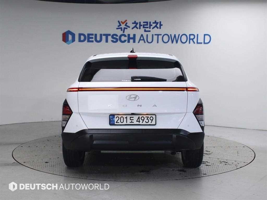 HYUNDAI Kona - Vista 4