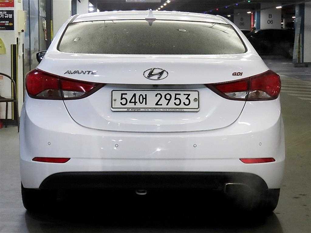 HYUNDAI Avante - Vista 5