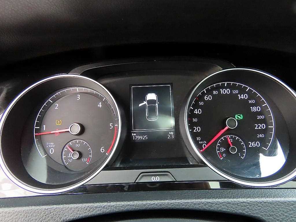 Volkswagen Golf - Vista 9