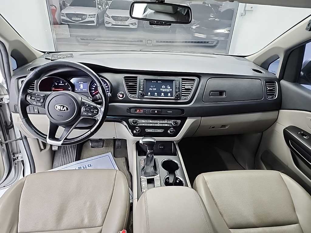 KIA Carnival - Vista 7