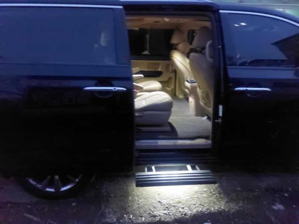 KIA Carnival - Vista 2