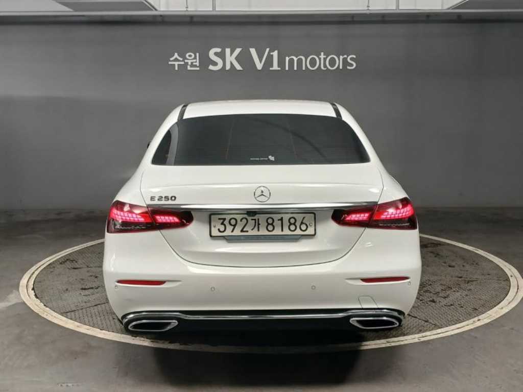Mercedes Benz E class - Vista 2