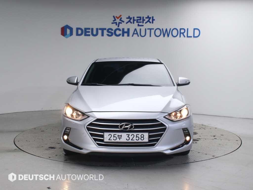 HYUNDAI Avante - Vista 3