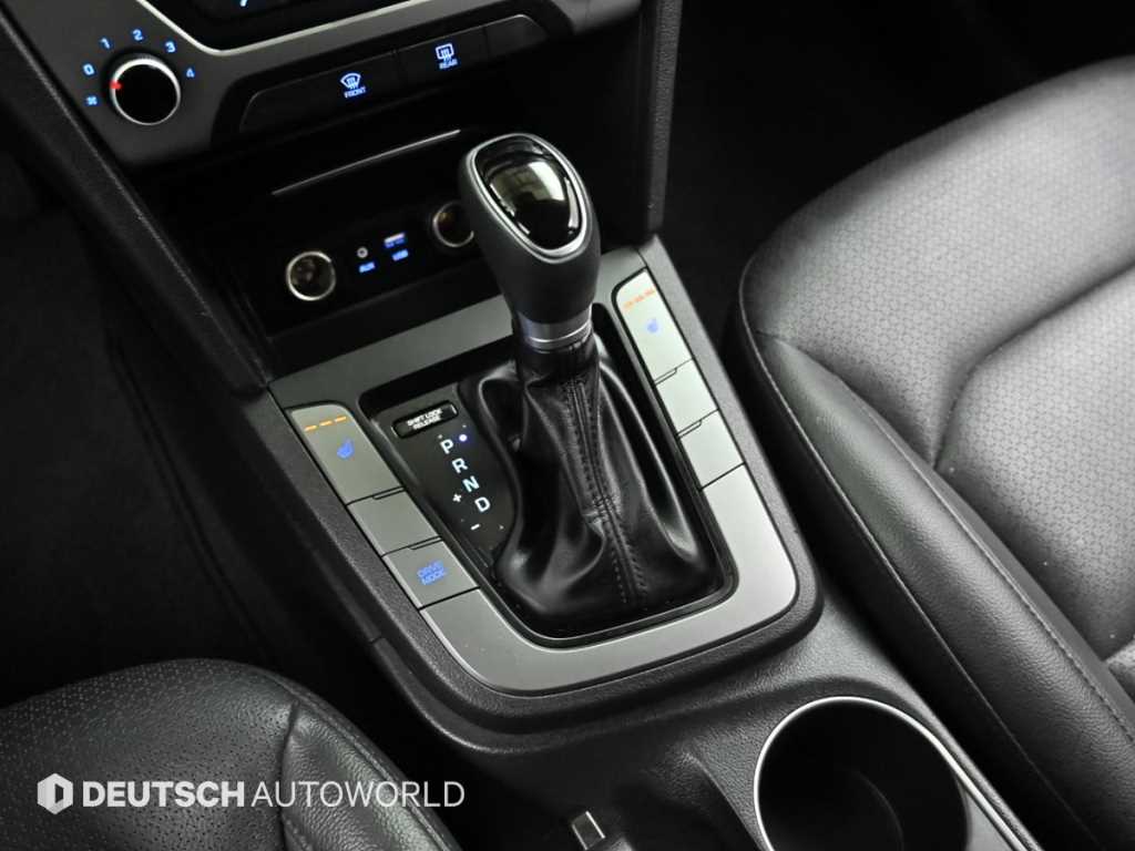 HYUNDAI Avante - Vista 9