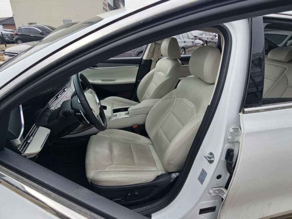 HYUNDAI Grandeur - Vista 5