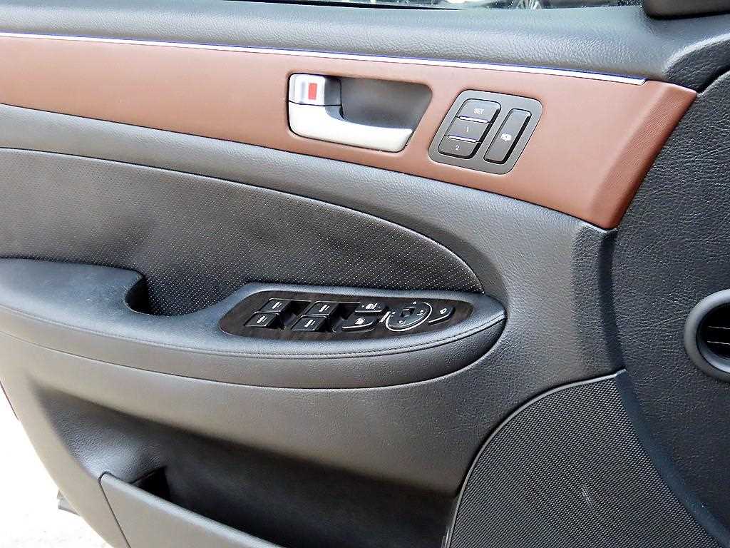 HYUNDAI Genesis - Vista 11