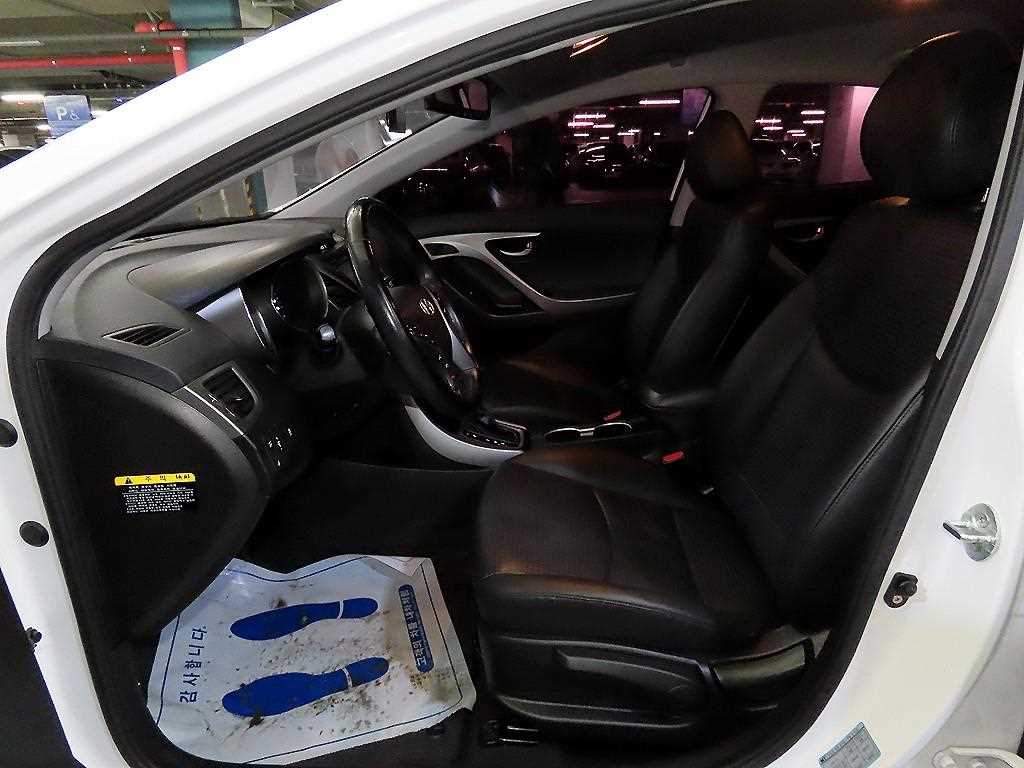 HYUNDAI Avante - Vista 6