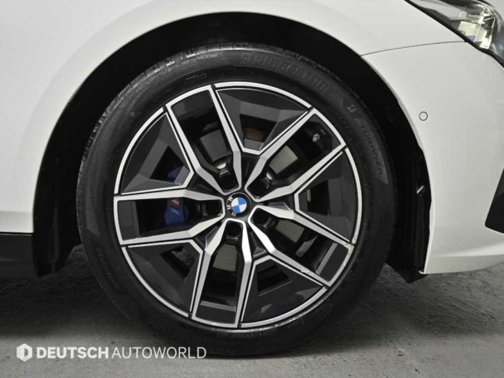 BMW 5 Series - Vista 5