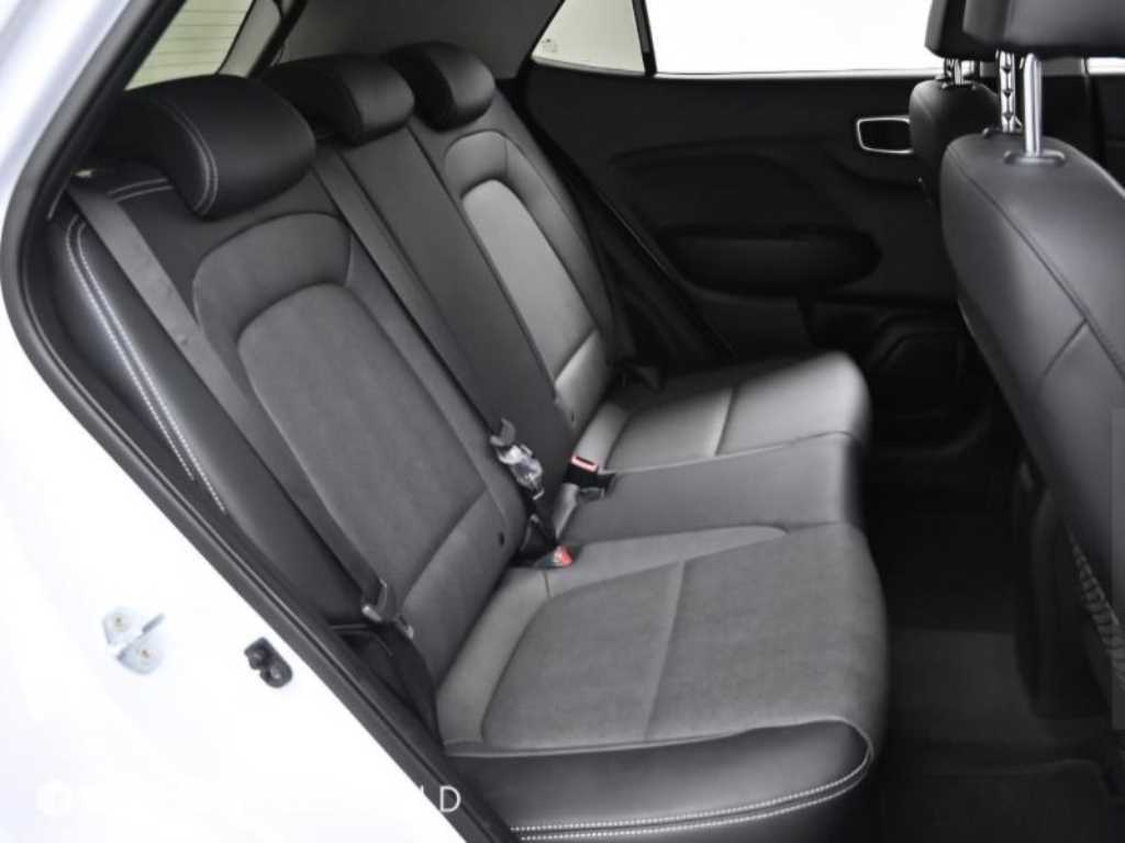 HYUNDAI Venue - Vista 12