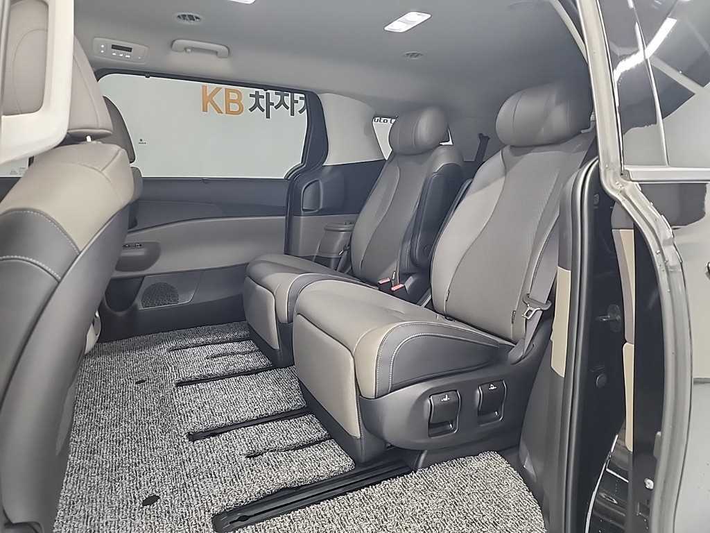 KIA Carnival - Vista 12