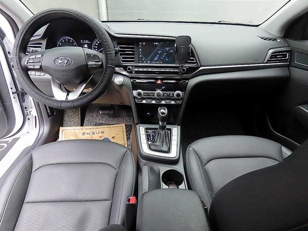 HYUNDAI Avante - Vista 7