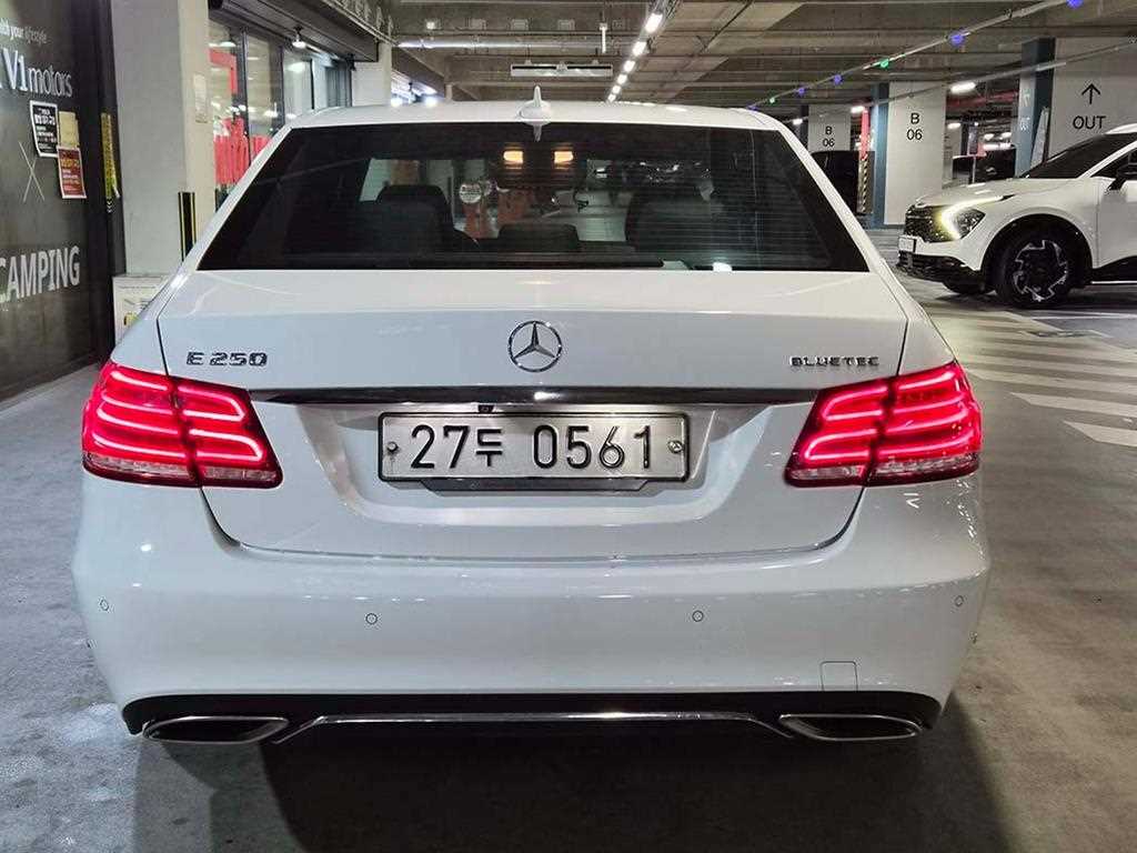 Mercedes Benz E class - Vista 5