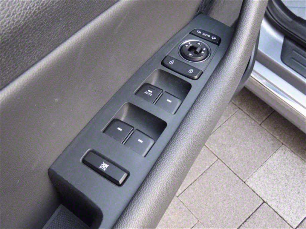 HYUNDAI Sonata - Vista 12