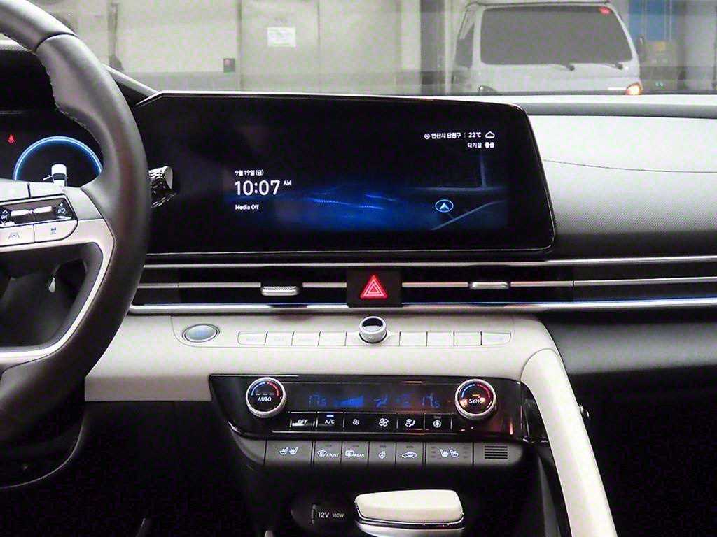 HYUNDAI Avante - Vista 9