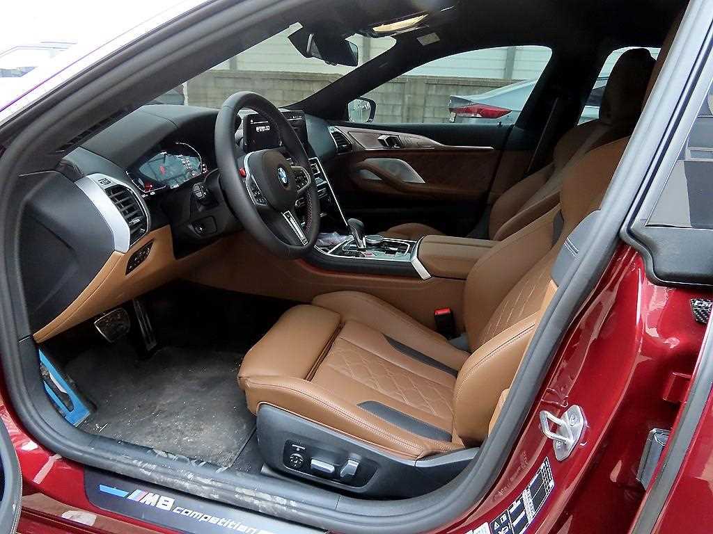 BMW 8 Series - Vista 5