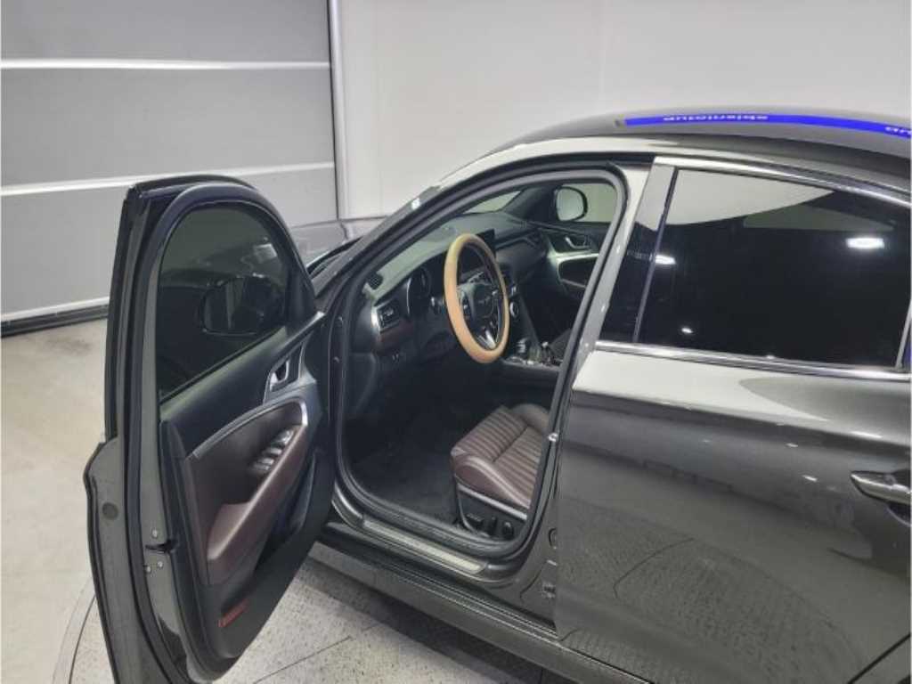 Genesis G70 - Vista 5