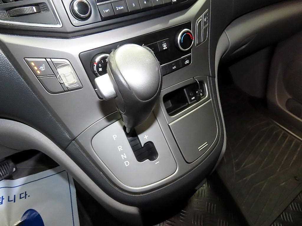 HYUNDAI Starex - Vista 12