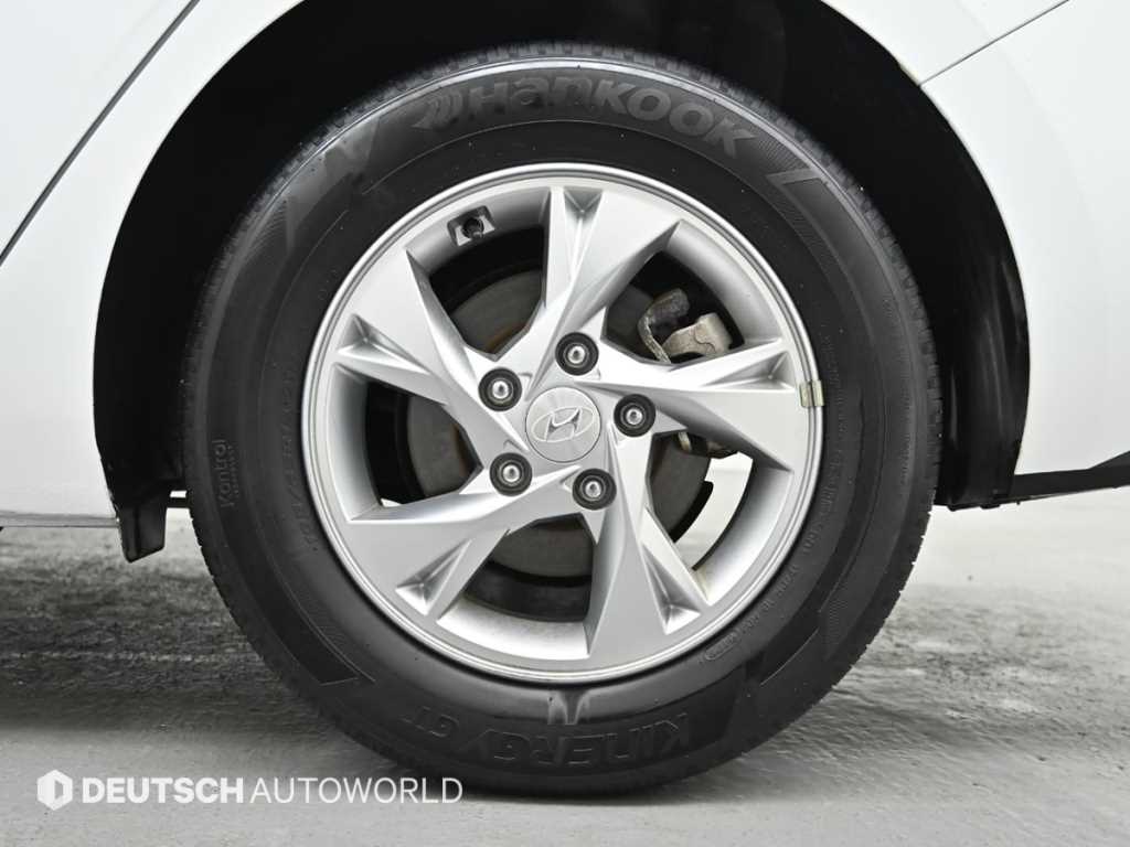 HYUNDAI Avante - Vista 5