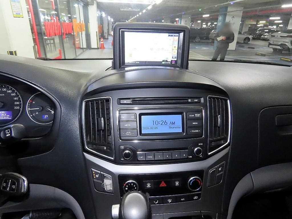 HYUNDAI Starex - Vista 11