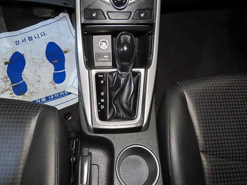 HYUNDAI Avante - Vista 12