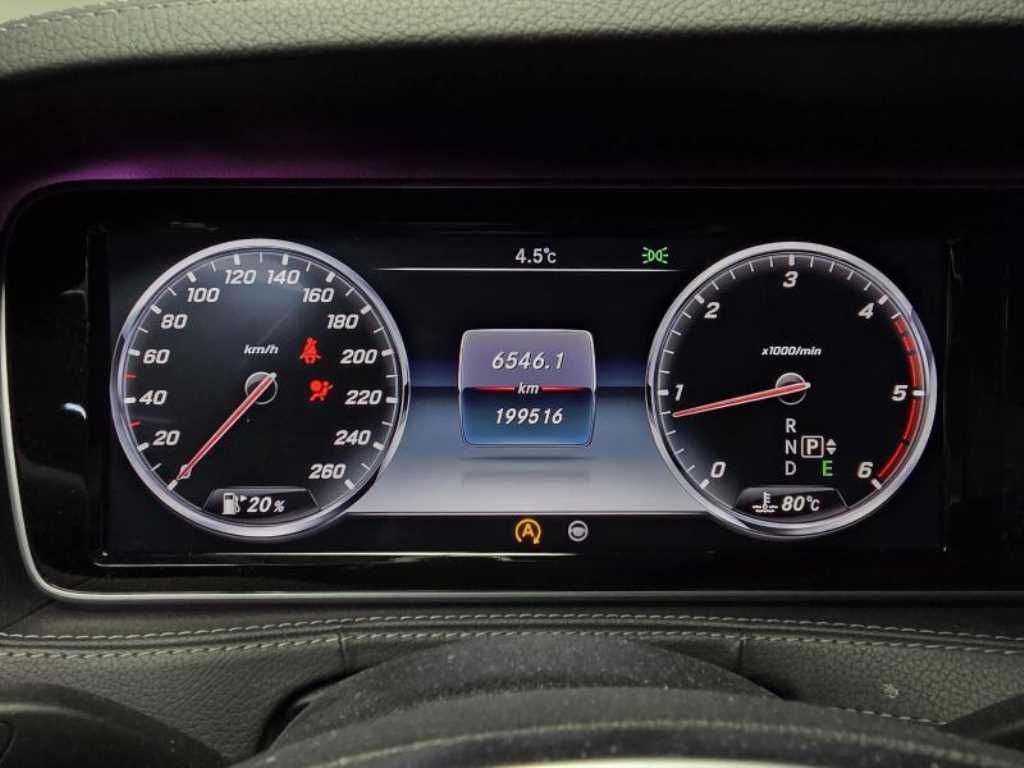 Mercedes Benz S Class - Vista 5