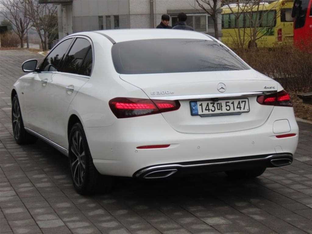 Mercedes Benz E class - Vista 4