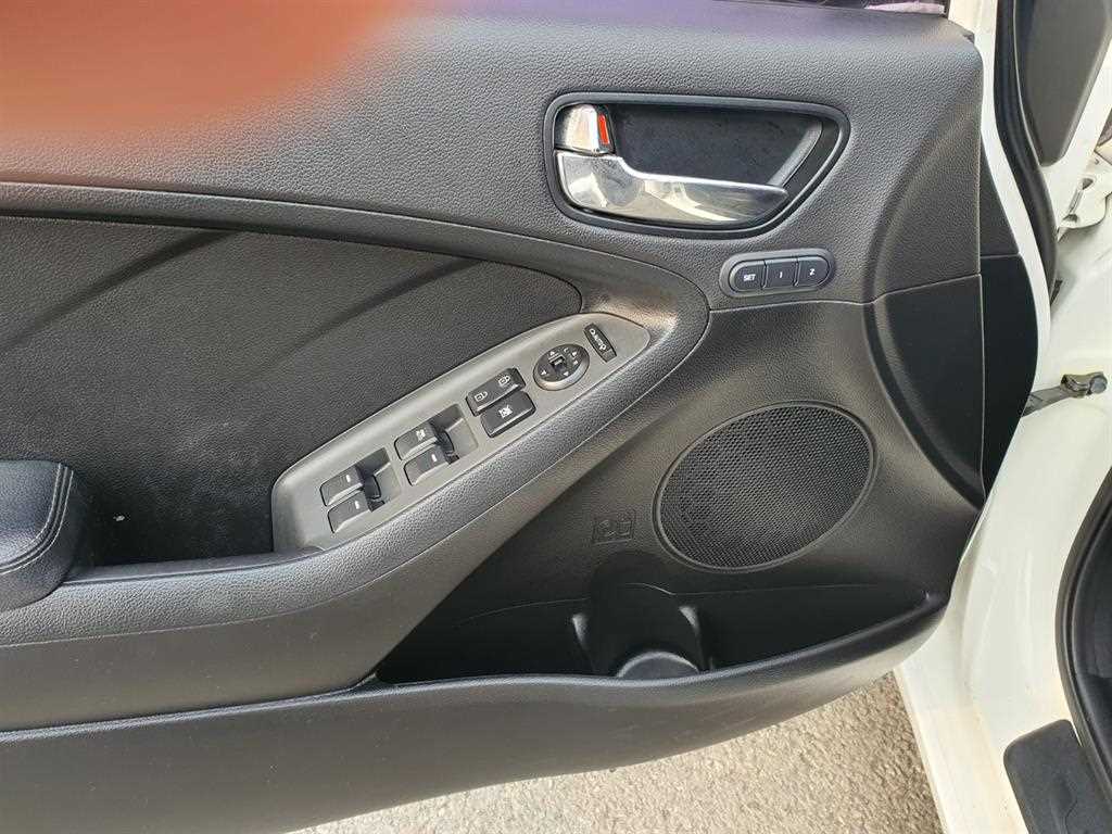 KIA K3 2016 Blanco - Importación desde Corea - HF Imports Iquique - Foto 13