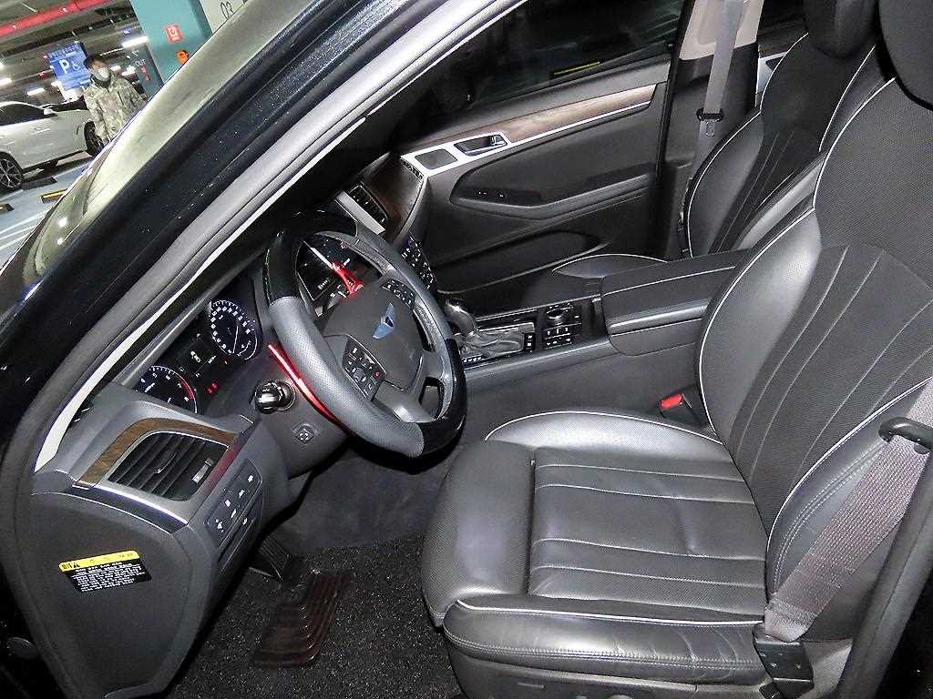 HYUNDAI Genesis - Vista 6