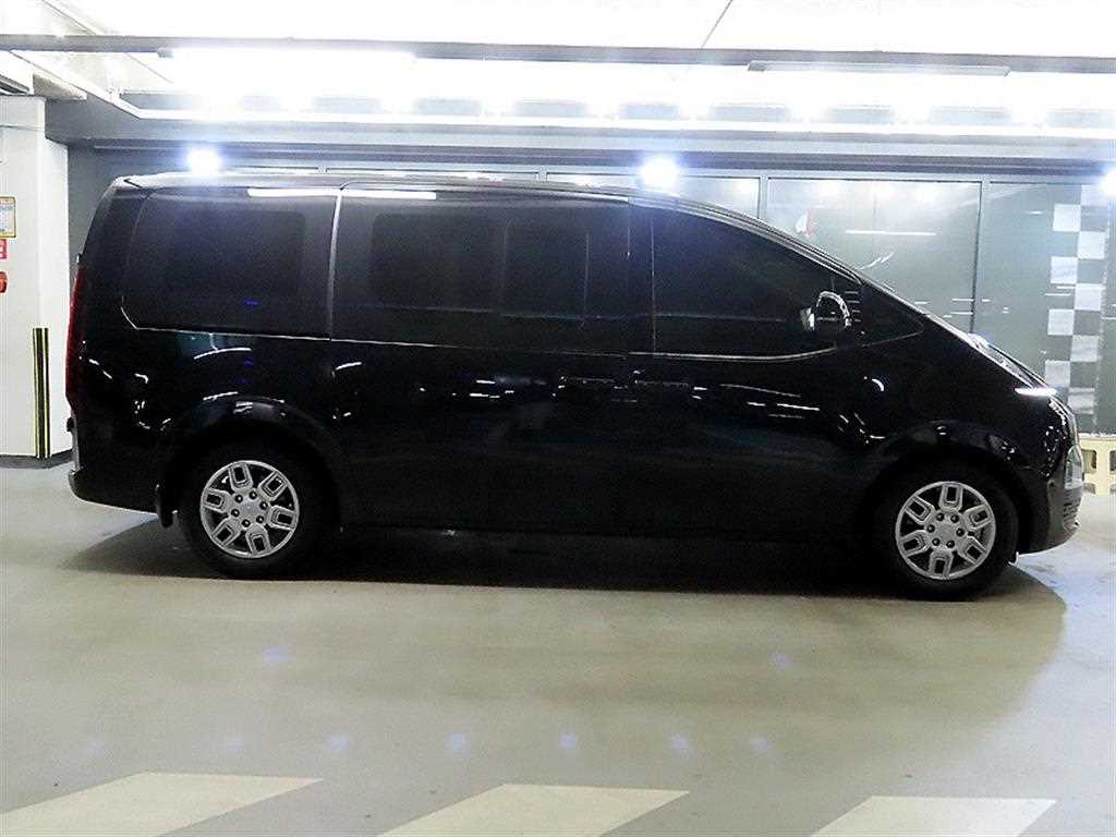 HYUNDAI Staria - Vista 3